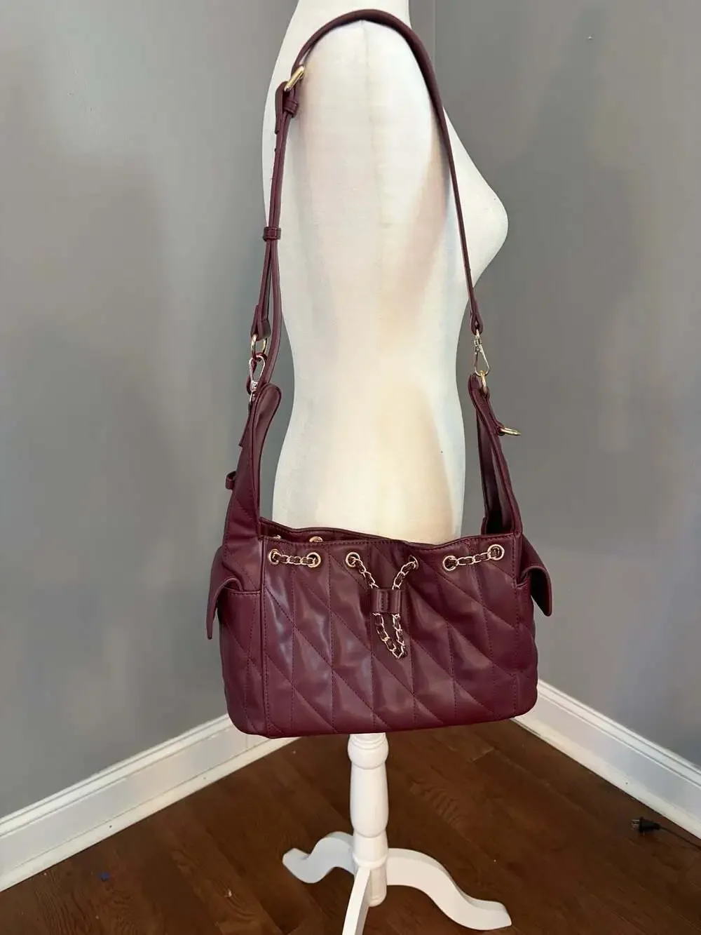 CLUCI Quilted Vegan Leather Slouchy Hobo Shoulder Bag in Burgundy